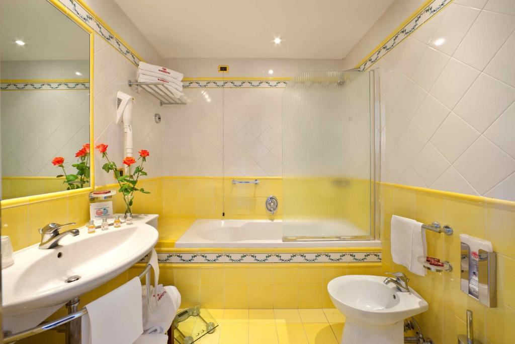 Junior Suite avec vue sur mer partielle